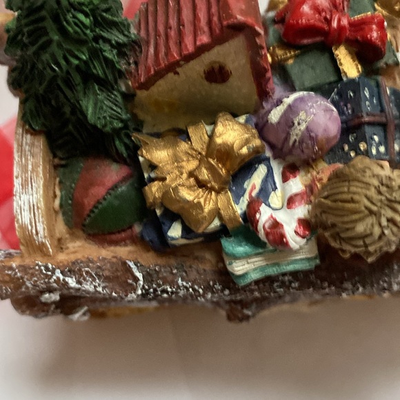 Abbott Santa on sleigh resin. - Picture 6 of 9